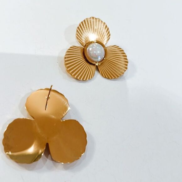 flower statement earrings A212 - Picture 4 of 5